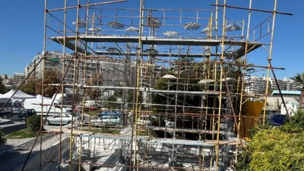 «Ξενιτεύτηκαν» για επισκευή οι «Ομπρέλες» του Ζογγολόπουλου