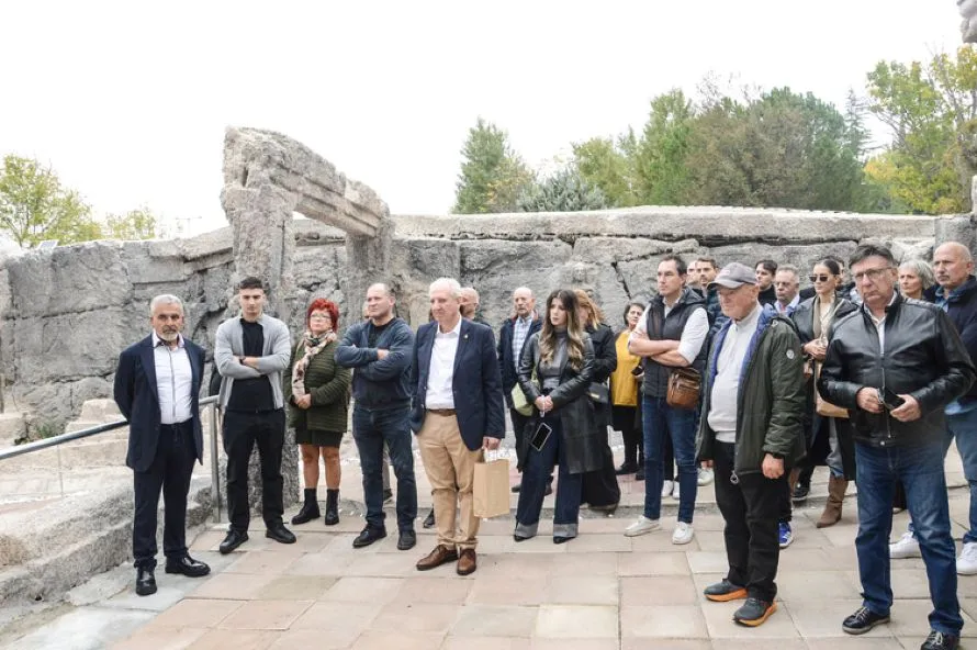 Η ζωή του Μεγαλέξανδρου μέσα από δεκάδες φιγούρες σε φυσικό μέγεθος στο Ωραιόκαστρο