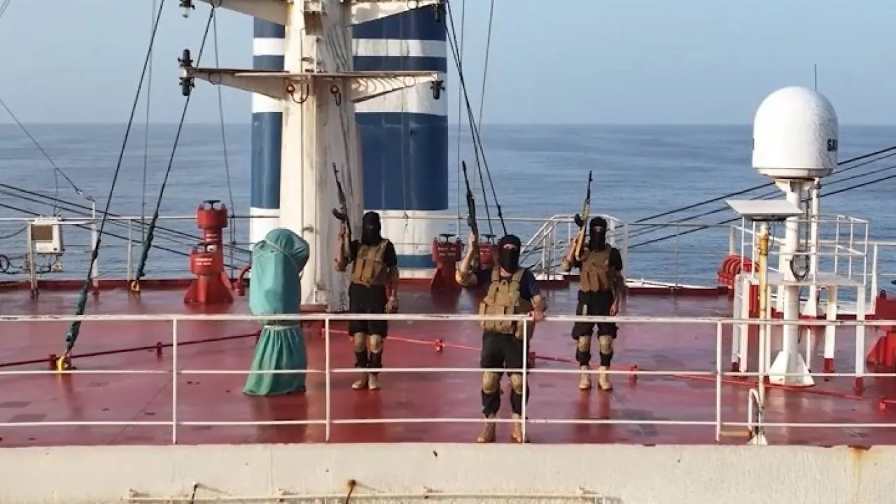 Ο καπετάνιος και ο πλοιοκτήτης του Magic Seas περιγράφουν στο ΑΠΕ-ΜΠΕ την επίθεση των Χούθι στην Ερυθρά Θάλασσα (video)