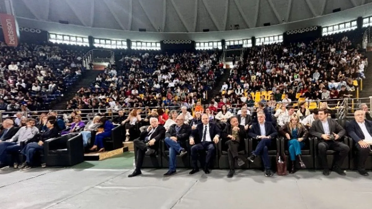 Το ΑΠΘ καλωσόρισε τους 5.000 πρωτοετείς φοιτητές σε μία μεγάλη γιορτή στο Παλαί ντε Σπορ