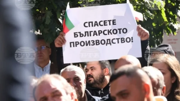ΒΤΑ: Κινητοποίηση υπέρ της βουλγαρικής παραγωγής και του υπουργού Γεωργίας μπροστά από το γραφείο της Ευρωπαϊκής Επιτροπής στη Σόφια