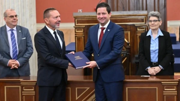 Το Πανεπιστήμιο Αθηνών τίμησε τον Γιάννη Στουρνάρα