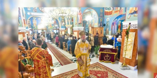 Σερρών Θεολόγος: «Στα σπίτια μας η ελληνική Σημαία, στις καρδιές μας πάντοτε η Πατρίδα!»