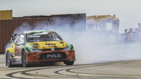 Η Volkswagen δημιούργησε ένα εντυπωσιακό drift video για να γιορτάσει τα 50 χρόνια του Polo
