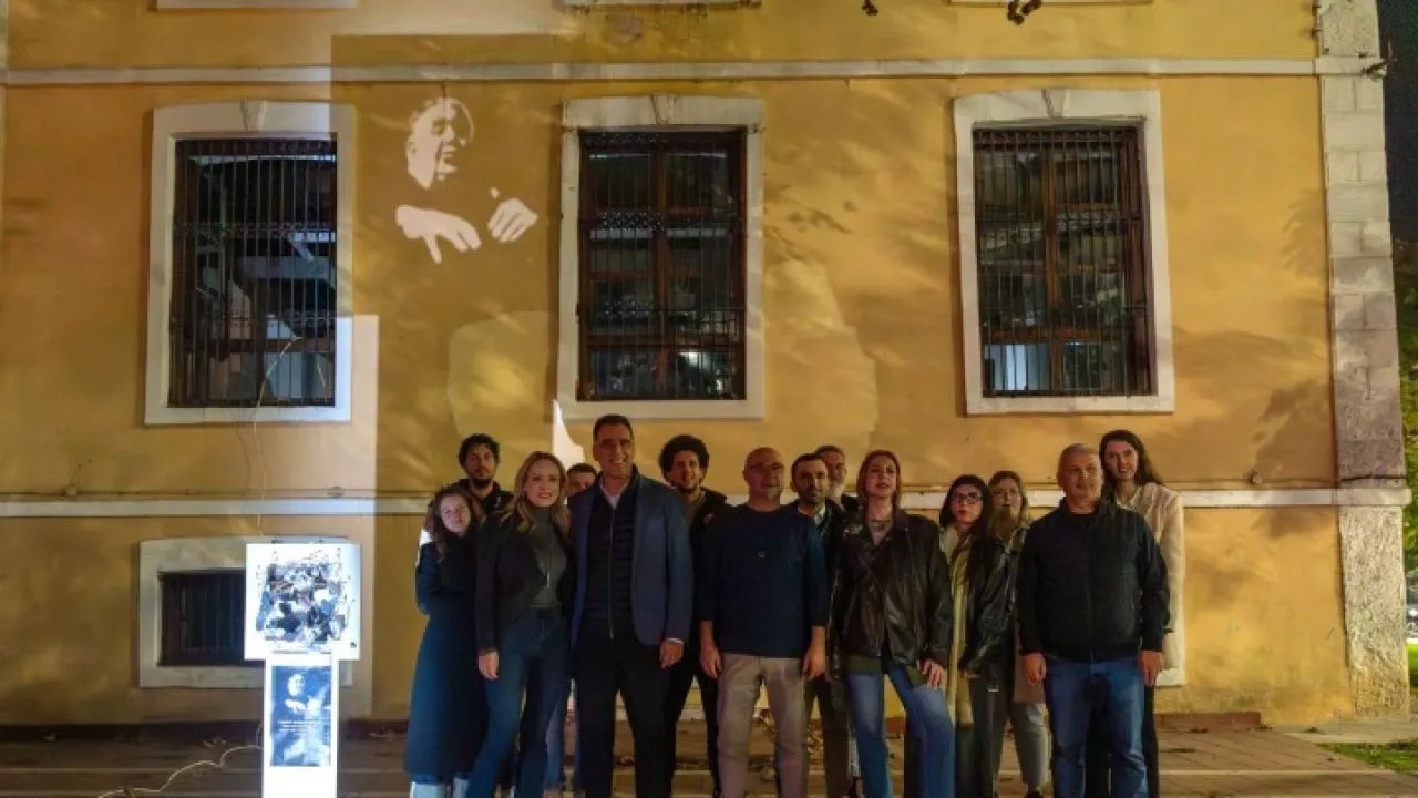 Ξάνθη: Με φως και ένα μοναδικό έργο σκιάς τιμήθηκε η μνήμη του Μάνου Χατζιδάκι