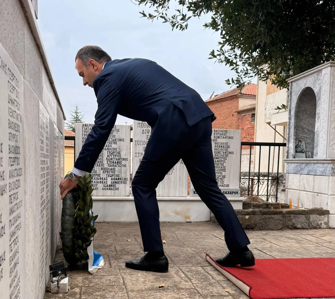 Ο Τάσος Χατζηβασιλείου εκπρόσωπος της Βουλής στη μαρτυρική Κορμίστα