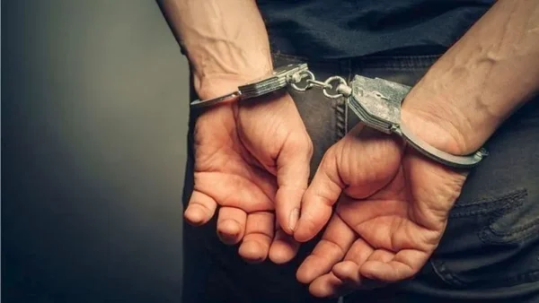 Συνελήφθησαν 29χρονος και 24χρονος που επέτρεψαν την κατανάλωση αλκοόλ σε ανήλικες