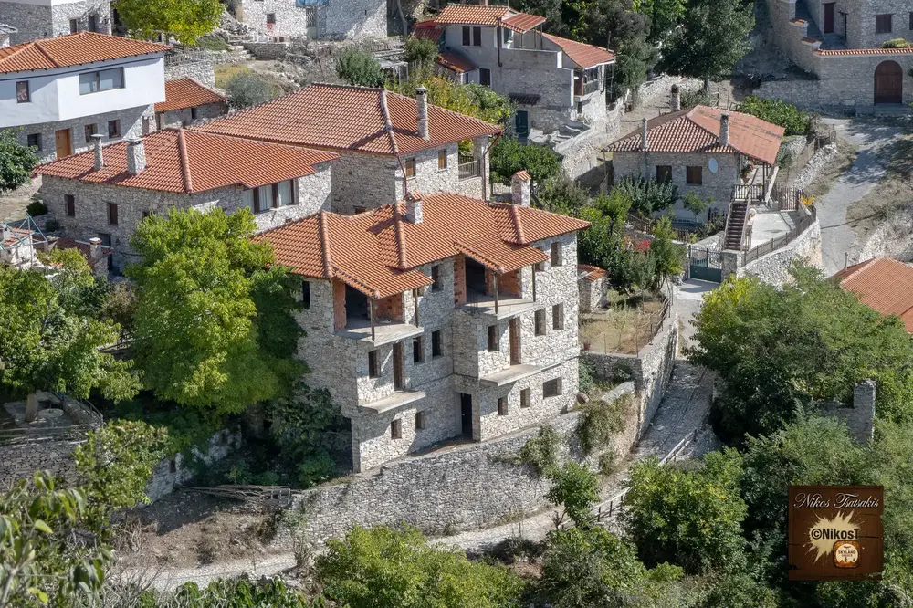 Χιονοχώρι Σερρών — Το πέτρινο χωριό των Σερρών και οι γάτες του