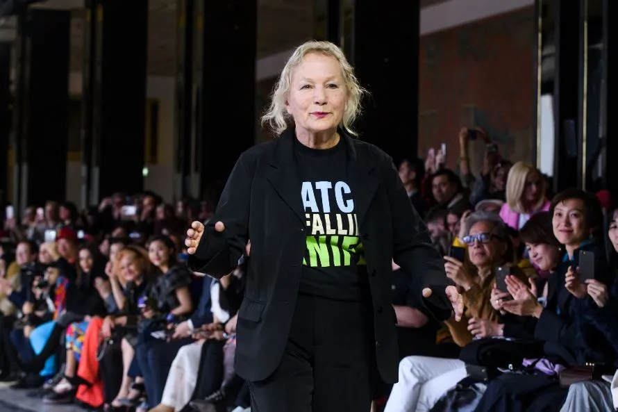 Η Agnès b. συνεργάζεται με το Μουσείο του Λούβρου σε capsule συλλογή