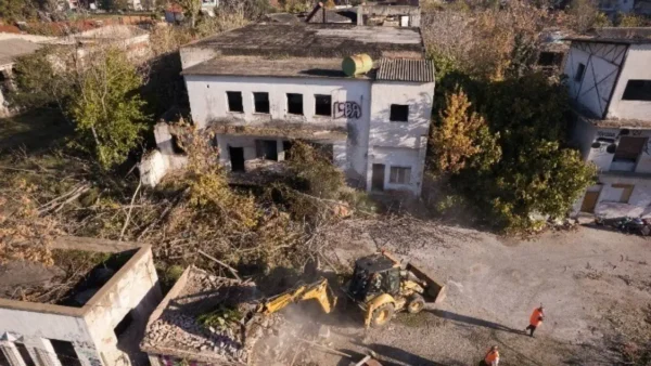 Δήμος Π.Μελά: Απολύτως σύννομη η κατεδάφιση των επικίνδυνων κτισμάτων στο πρώην εργοστάσιο ΑΓΝΟ