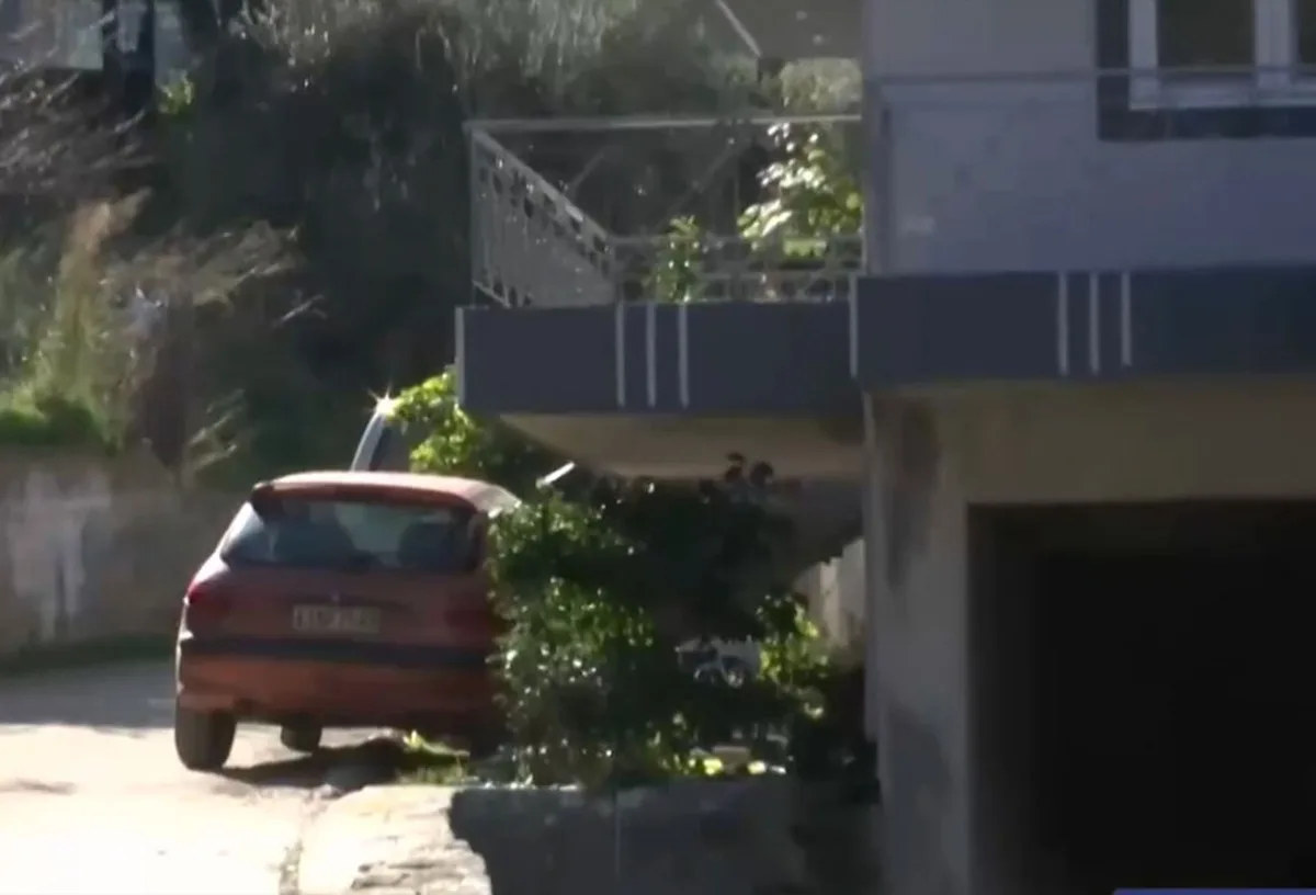 Αχαΐα: Ο 25χρονος χτύπησε σε μπαλκόνι, ζαλίστηκε και έπεσε αγκαλιά με τον 3χρονο Ανδρέα από ύψος 2 μέτρων