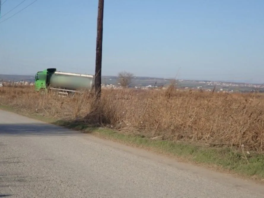 Έριχνε υγρά βιομηχανικά απόβλητα σε προστατευμένη ζώνη κοντά στον Αξιό