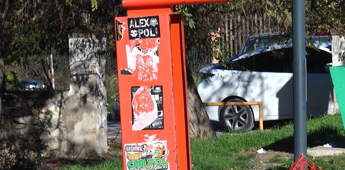 Γέμισε αυτοκόλλητα η πόλη των Σερρών μετά τον αγώνα του Πανσερραϊκού με τον Παναθηναϊκό - video