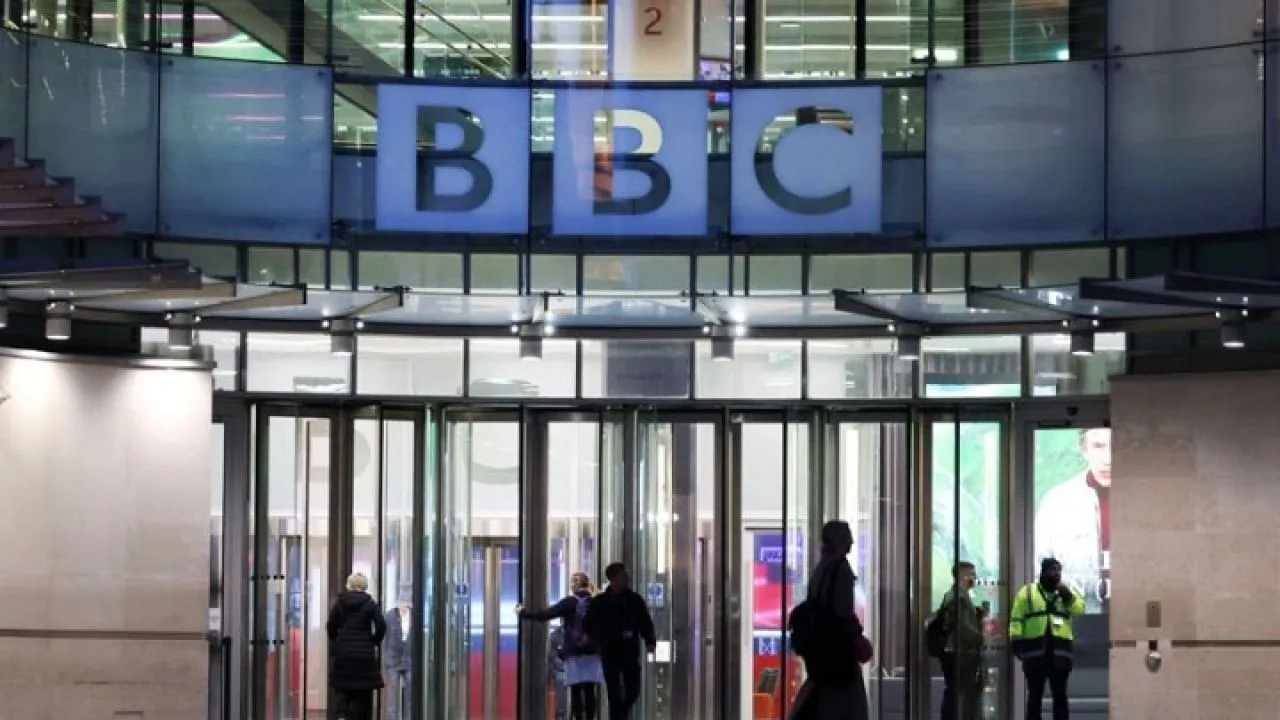 Ο Nτ. Τραμπ δηλώνει πως έχει «υποχρέωση» να μηνύσει το BBC