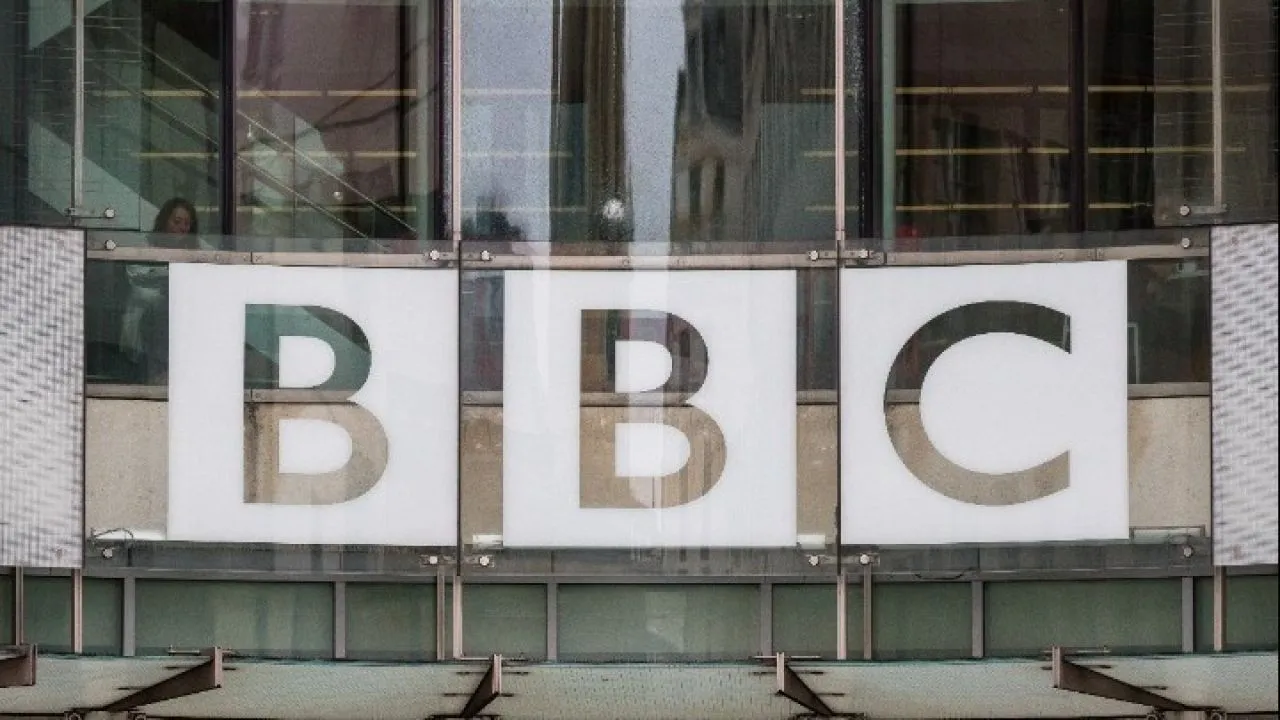 Παραιτήθηκε ο γενικός διευθυντής του BBC μετά τις επικρίσεις για το μοντάζ σε μια ομιλία του Τραμπ