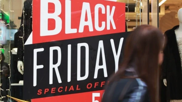 Black Friday - Από τις ουρές στα καταστήματα στο αόρατο ψηφιακό οικοσύστημα που τη στηρίζει
