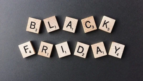 Black Friday: Τι να προσέχουν επιχειρήσεις και καταναλωτές στις μειώσεων τιμών