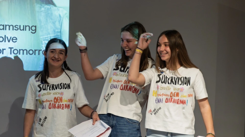 Μαθήτριες Γυμνασίου διακρίθηκαν για εφαρμογή που μεταμορφώνει την εμπειρία των αγορών στο σούπερ μάρκετ για τα άτομα με οπτική αναπηρία