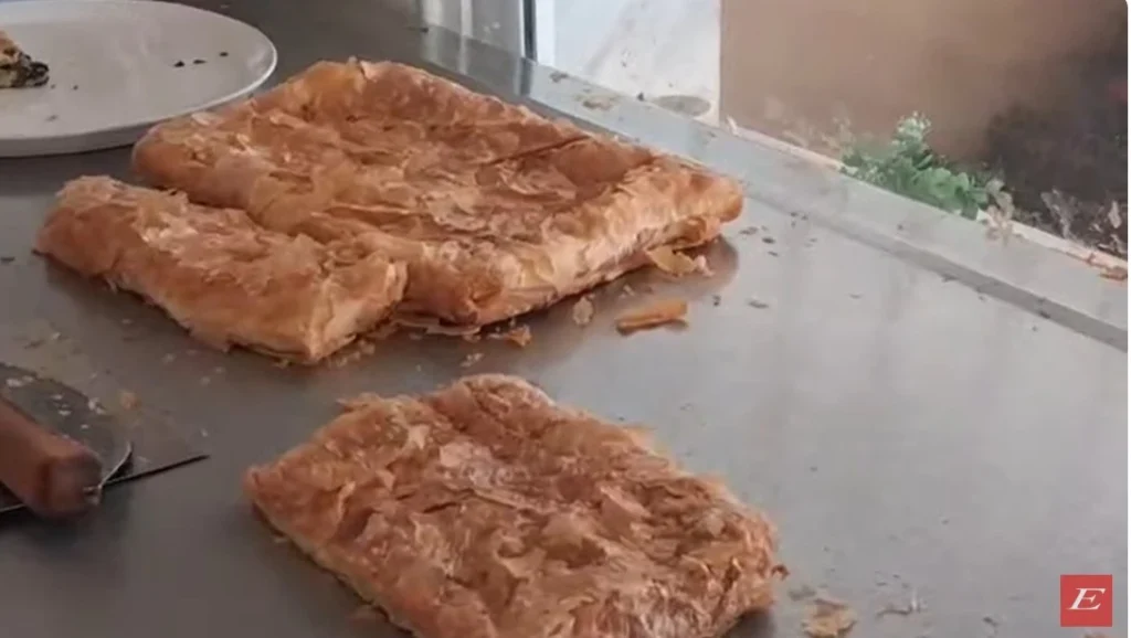Chavales Bougatsa cofee - Χειροποίητη μπουγάτσα Χαβαλές στην Παραλία Οφρυνίου