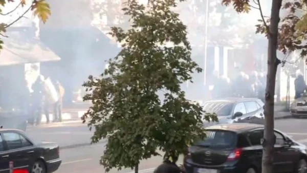 Δίκη για τη δολοφονία του Άλκη Καμπανού – Ένταση έξω από τα δικαστήρια και δύο συλλήψεις