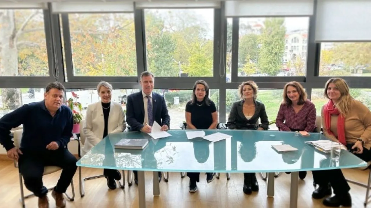 Κοινές πολιτιστικές και εκπαιδευτικές δράσεις από το ΔΙΠΑΕ και το Αρχαιολογικό Μουσείο