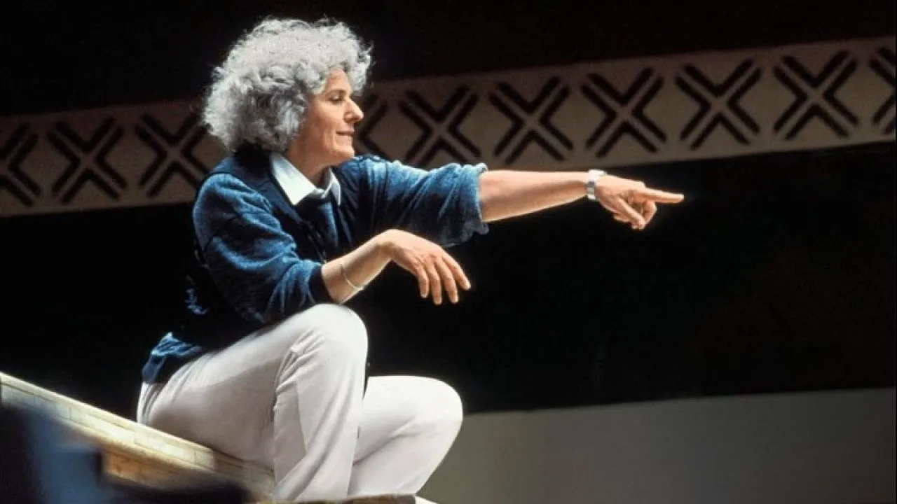 Δρ Έλενα Παπαλεξίου: Η Αριάν Μνουσκίν πρεσβεύει μια ηθική και πολιτική προσέγγιση της θεατρικής πρακτικής