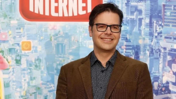 Ο Φιλ Τζόνστον αναλαμβάνει το σενάριο της live-action ταινίας «View-Master»