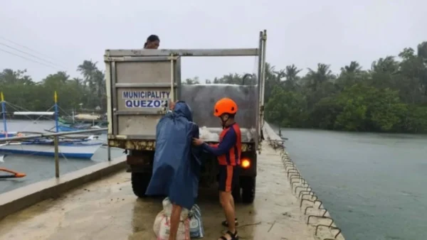 Σχεδόν ένα εκ. άνθρωποι απομακρύνθηκαν καθώς ο υπερτυφώνας Φουνγκ-γουόνγκ πλησιάζει