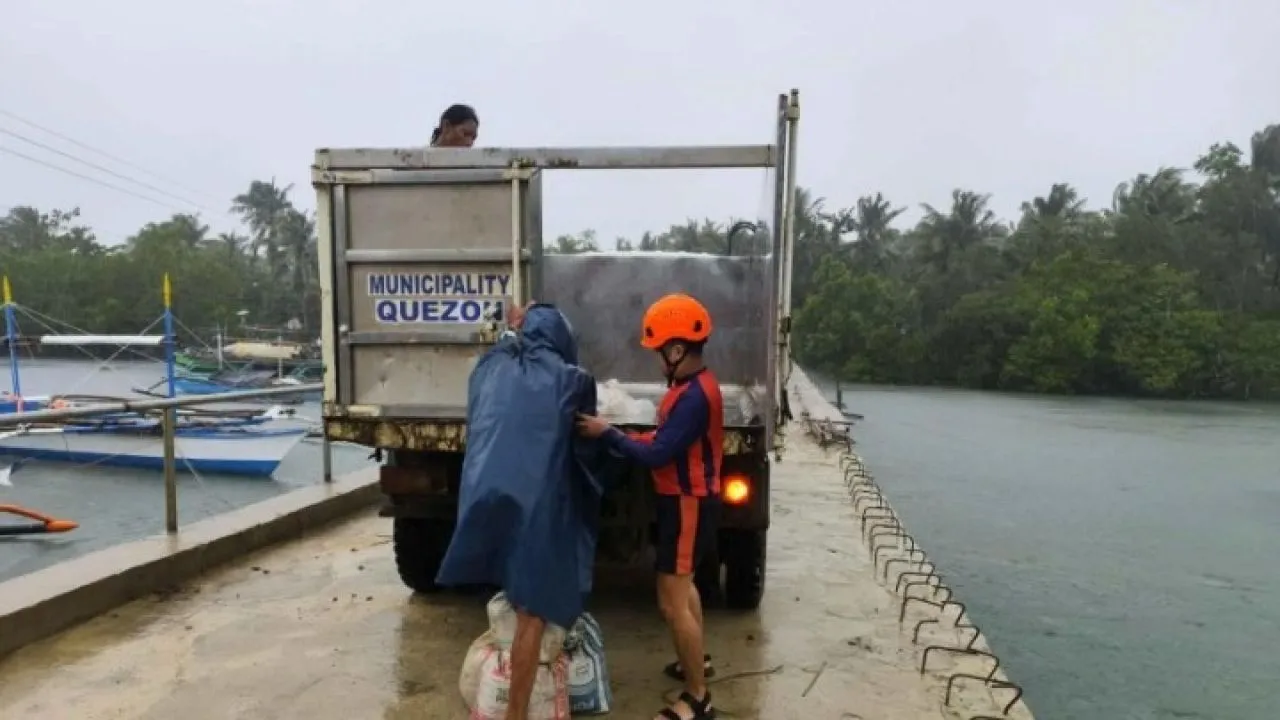 Σχεδόν ένα εκ. άνθρωποι απομακρύνθηκαν καθώς ο υπερτυφώνας Φουνγκ-γουόνγκ πλησιάζει