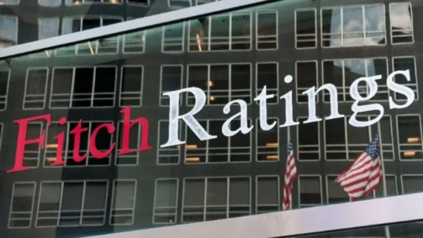 Fitch: Αναβάθμισε το αξιόχρεο της Ελλάδας στη βαθμίδα ΒΒΒ με σταθερές προοπτικές
