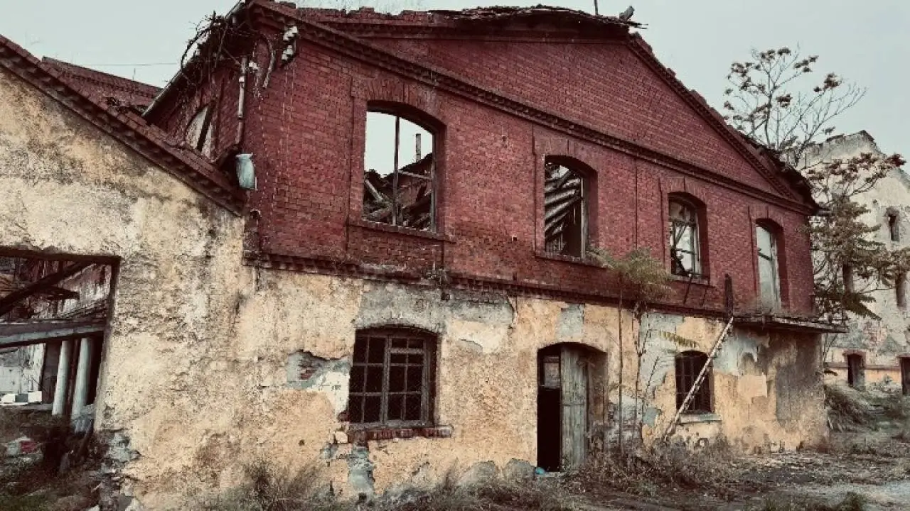 ΦΙΞ Αθήνας και Θεσσαλονίκης: Μια παράλληλη ιστορία βιομηχανικών κτιρίων