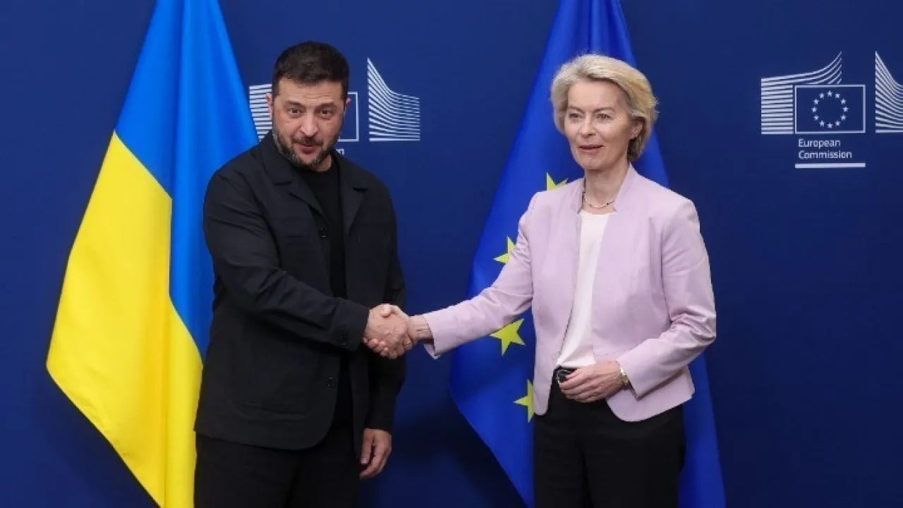 Τηλεφωνική επικοινωνία Φον ντερ Λάιεν – Ζελένσκι: «Αύριο η έγκριση του πακέτου μέτρων για διεύρυνση»