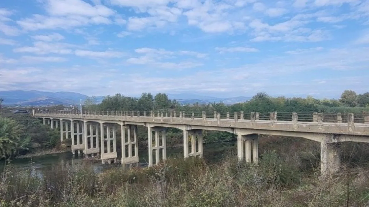 Σκύδρα: Μελέτη στατικής επάρκειας και υδραυλική μελέτη απαιτούνται πριν την αποκατάσταση της γέφυρας Αρσενίου, σύμφωνα με το πόρισμα τεχνικού ελέγχου από το ΤΕΕ/ΤΚΜ