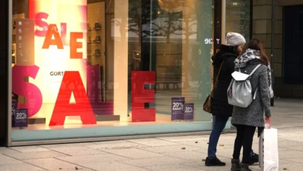 Λιγότερα χρήματα για δώρα θα ξοδέψουν τα φετινά Χριστούγεννα οι Γερμανοί