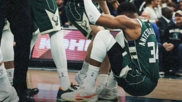 Ο Γιάννης αποχώρησε τραυματίας και το Μιλγουόκι ηττήθηκε στο Κλίβελαντ