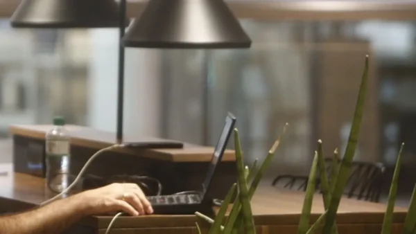 Από τον φωτισμό έως την ακουστική και το well-being - H επιστήμη πίσω από το γραφείο στους συνεργατικούς χώρους εργασίας