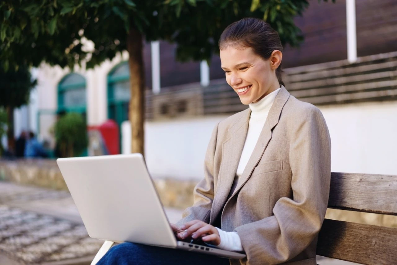 Υβριδική εργασία: Πώς ενισχύει την υγεία, την ευεξία και την παραγωγικότητα