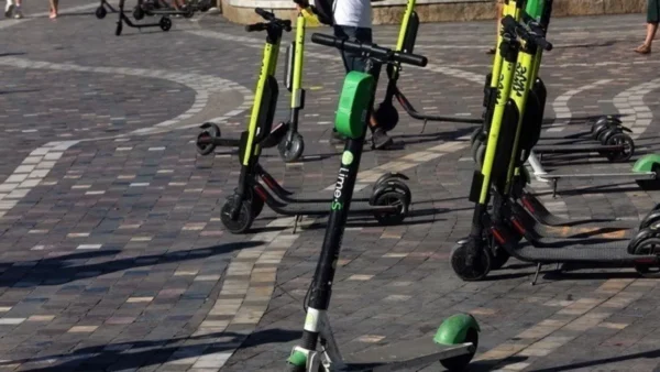 Ανήλικος άρπαξε πατίνι από νεαρό, τον απείλησε ότι κατέχει μαχαίρι