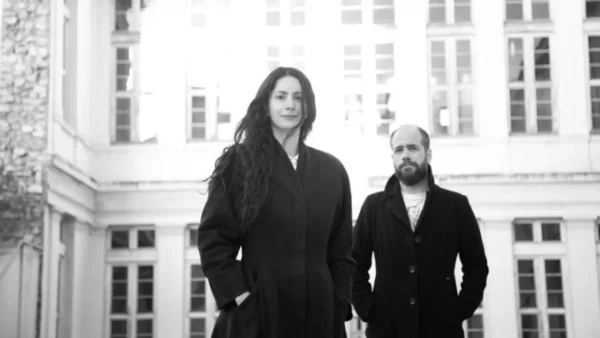 Η «Οικογένεια Τσέντσι» ταξιδεύει στη Ρώμη με την σκηνοθέτιδα Ιόλη Ανδρεάδη