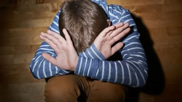 Στο νοσοκομείο της Ξάνθης 15χρονος – Νεαροί τον έσυραν σε στενό και τον πλάκωσαν στο ξύλο