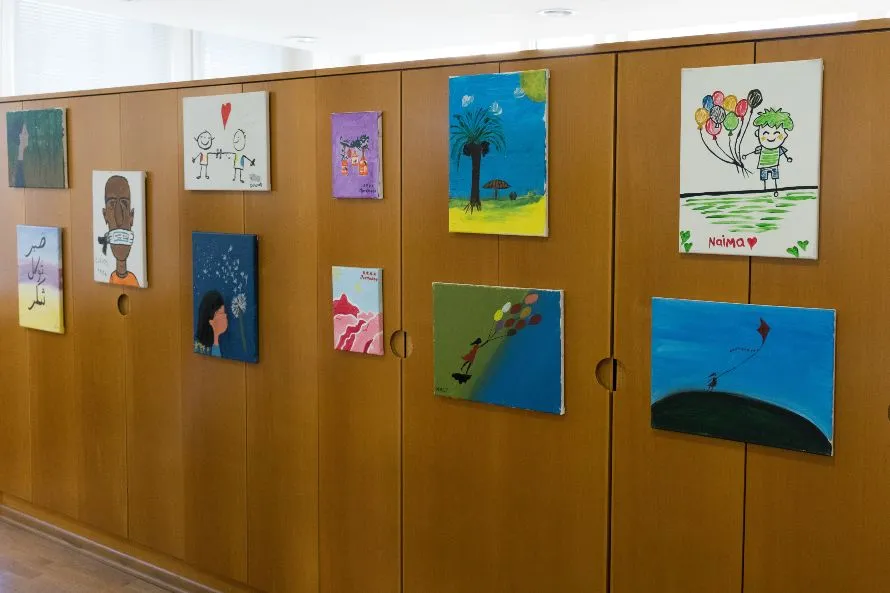 Οι πλανήτες των δικαιωμάτων των παιδιών και άλλα εικαστικά έργα σε έκθεση από ασυνόδευτους ανήλικους