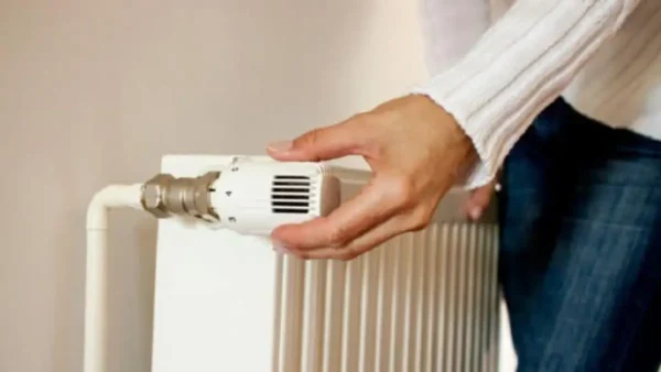 Είναι καλύτερα να σβήνουμε και να ανάβουμε τη θέρμανση ή να τη διατηρούμε σε σταθερή θερμοκρασία;