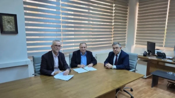 Υπογράφηκε στην ΑΔΜΘ η σύμβαση για την προστασία και διαχείριση της λίμνης Βιστωνίδας