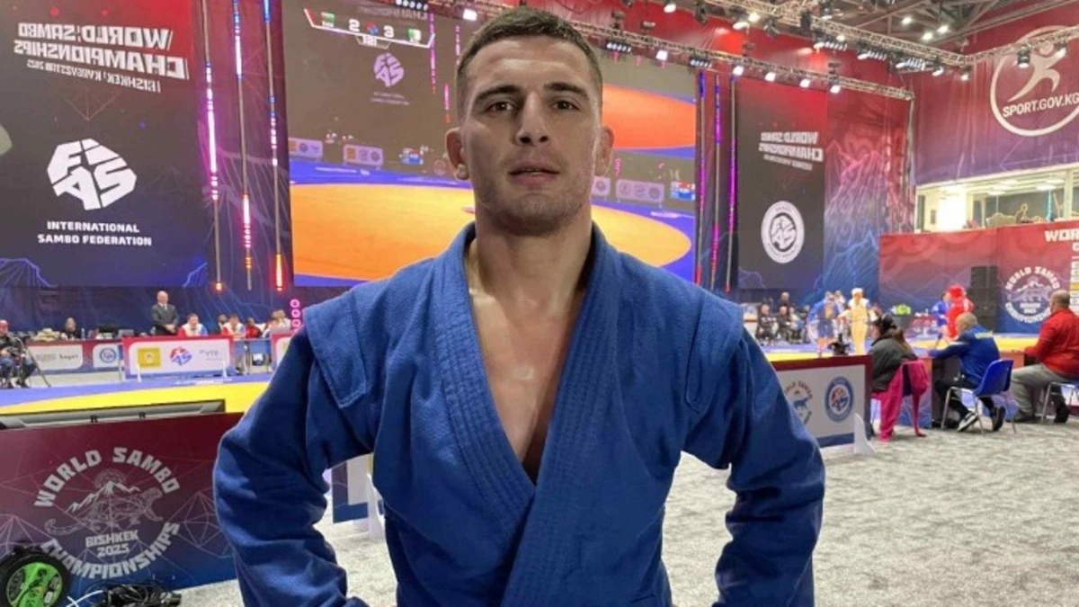 Παγκόσμιο σάμπο: Εξασφάλισε την πρόκριση στα προημιτελικά ο Σάββας Καρακιζίδης