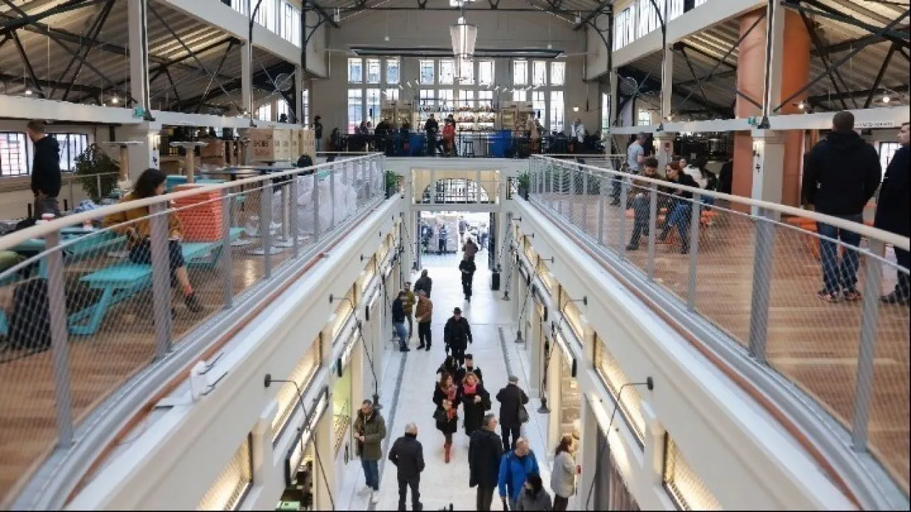 Από 13/12 τίθεται σε ισχύ το εορταστικό ωράριο των εμπορικών καταστημάτων