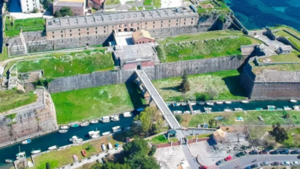 ΥΠΠΟ: Αποκατάσταση της γέφυρας πρόσβασης, στο Παλαιό Φρούριο της Κέρκυρας