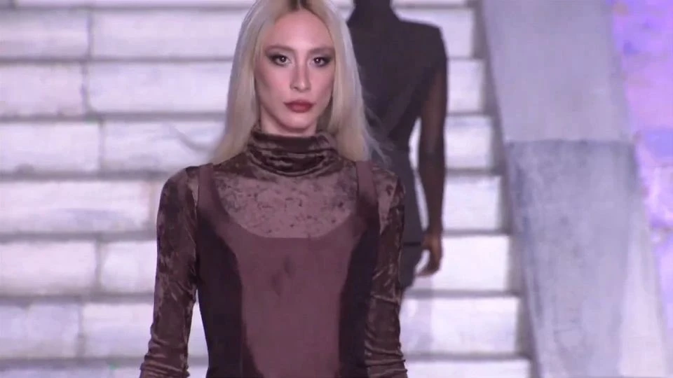 Κιάρα Μαρκέζη: Η εγγονή του Α. Τσοχατζόπουλου... μαγεύει στην πασαρέλα