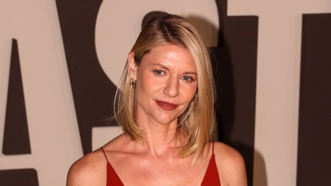 H Κλερ Ντέινς μίλησε για την εγκυμοσύνη στα 44 χρόνια της