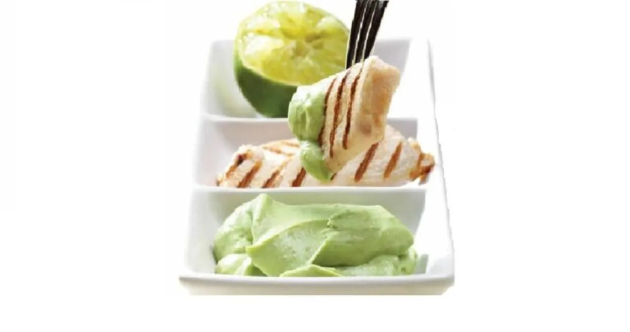 Φιλέτα κοτόπουλου ή γαλοπούλας με πουρέ αβοκάντο