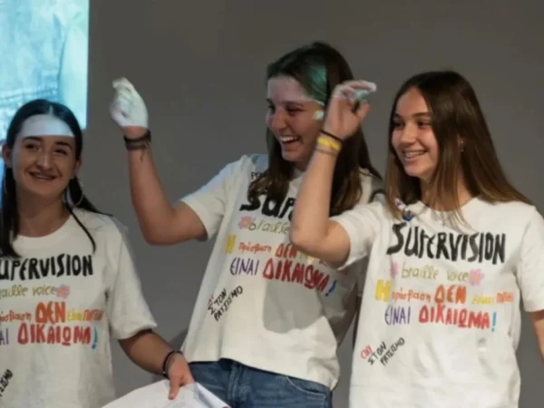 Θεσσαλονίκη: Μαθήτριες δημιουργούν εφαρμογή που κάνει τα ψώνια προσβάσιμα σε άτομα με προβλήματα όρασης